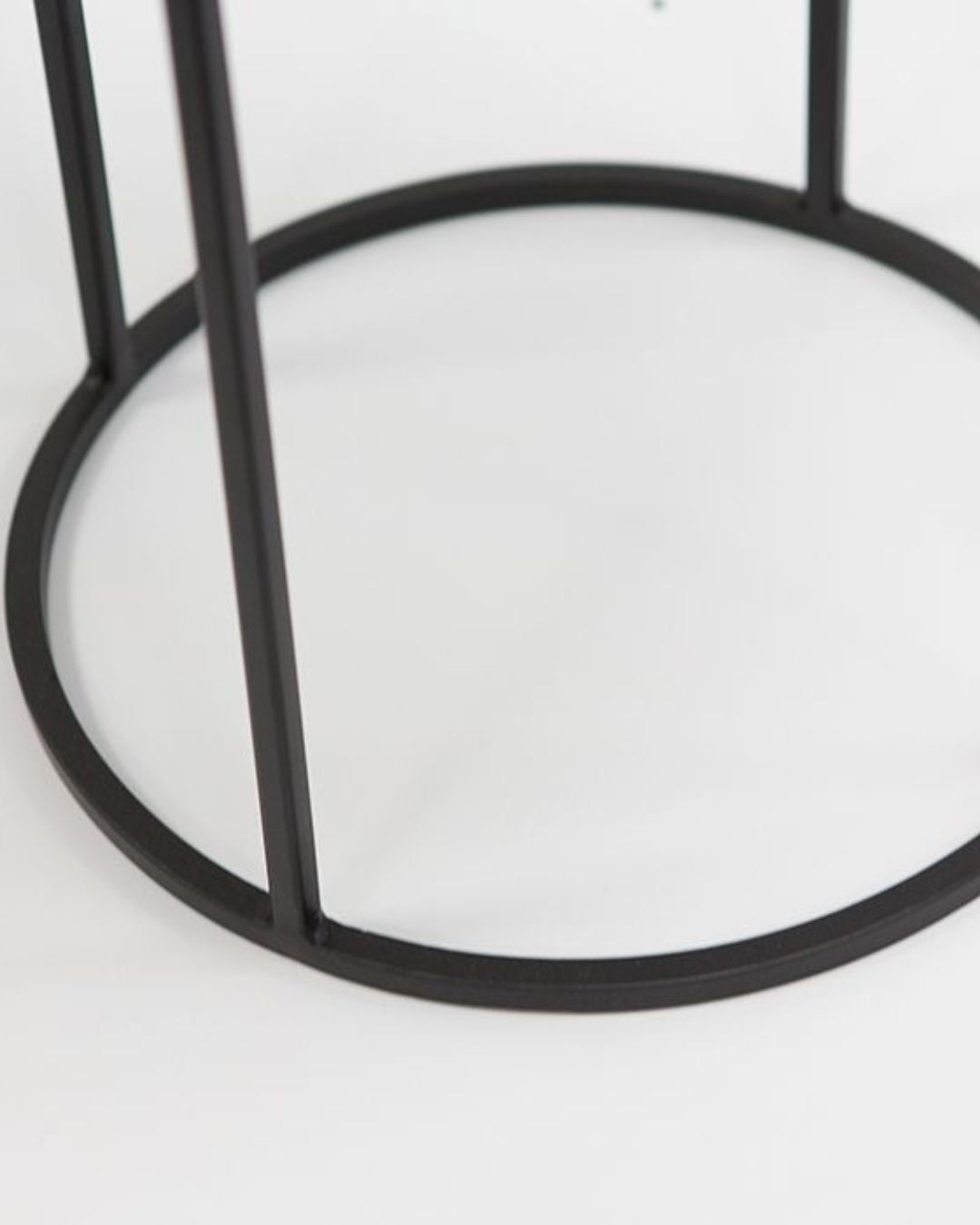 Elegantes 3er-Set aus Aluminium und Metall – stilvolle Ablage für Wohn- und Schlafbereiche.