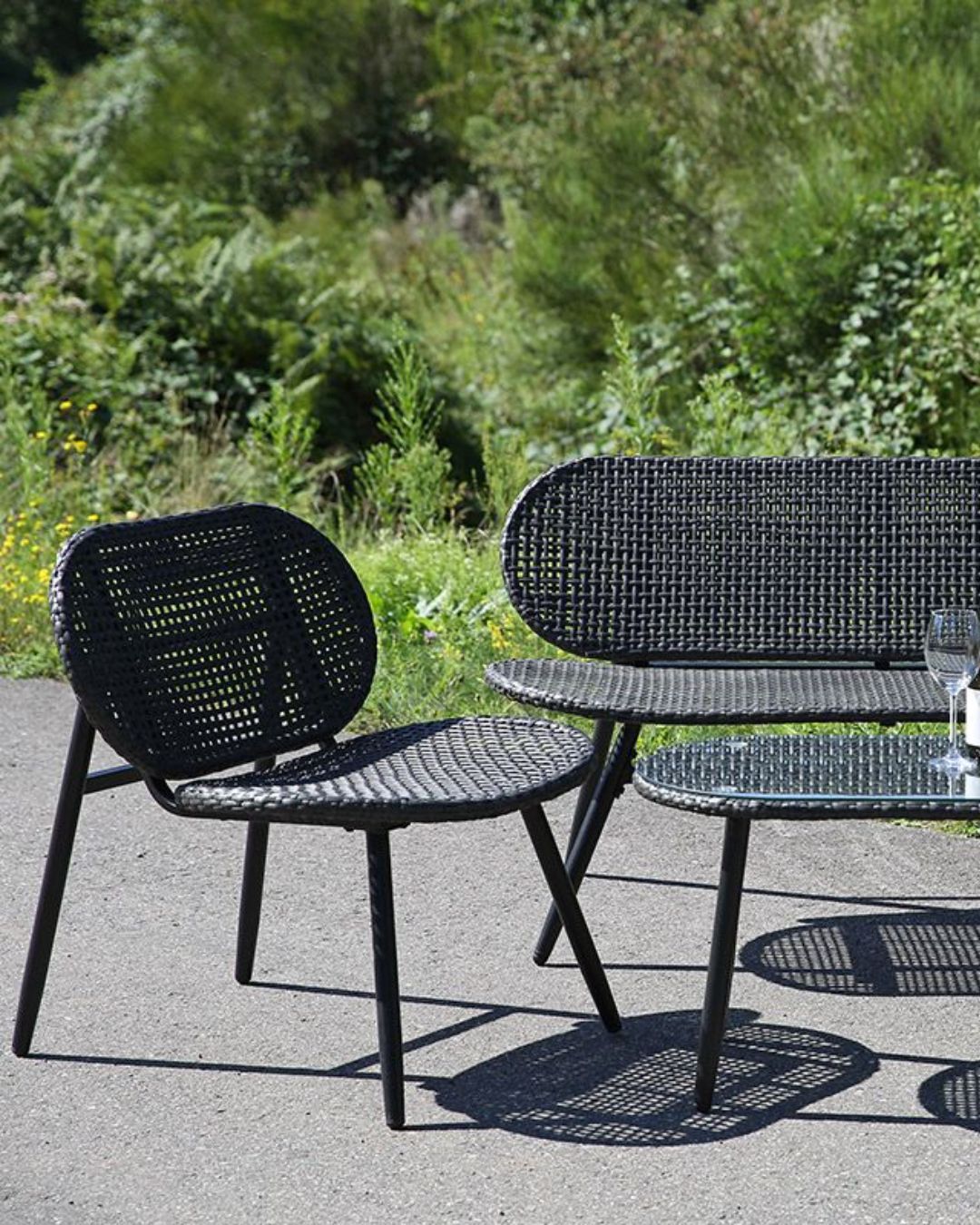 Komfortables Gartenmöbel-Set in elegantem Schwarz und Anthrazit für Terrasse oder Balkon.