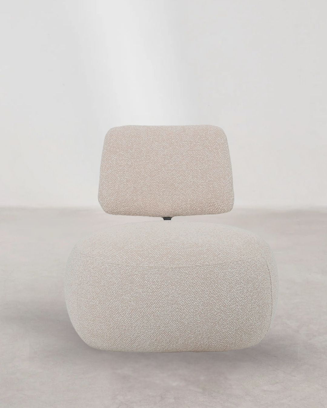 Minimalistischer Hocker in Beige für Wohnzimmer