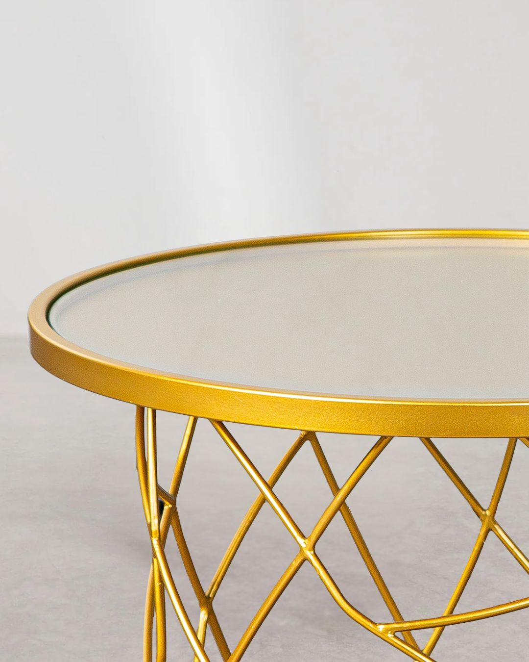 Goldener Beistelltisch mit Glaseinsatz