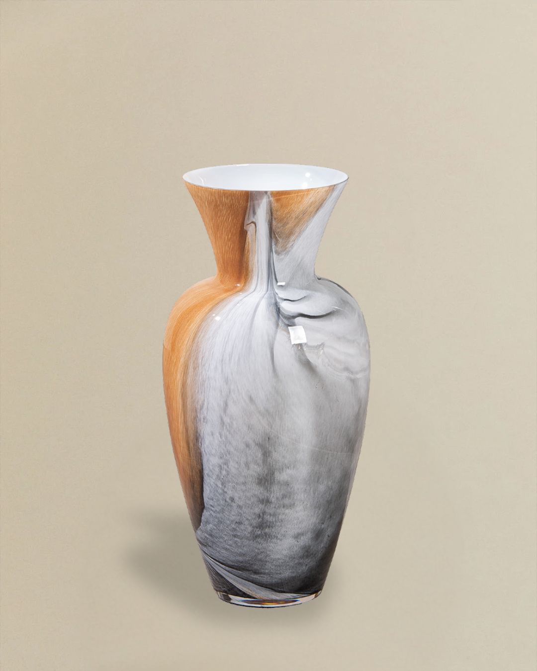 Bodenvase Draga aus Glas, glänzend, braun mit weißem Akzent, 50 cm