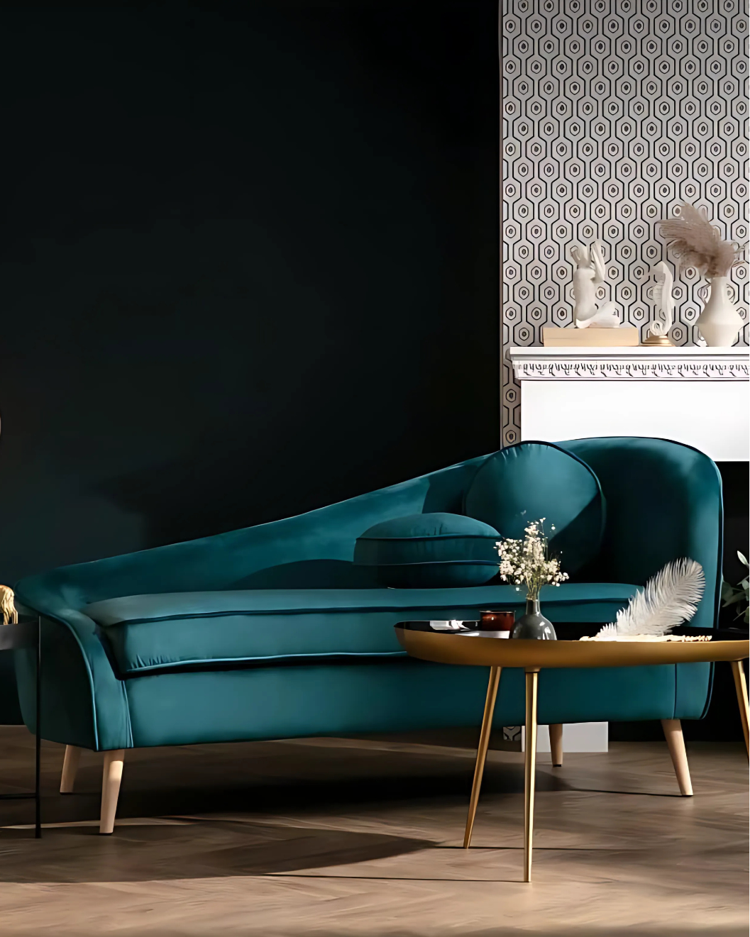 Detailaufnahme des luxuriösen Samtbezugs des "Chic" Sofas in elegantem Grün.