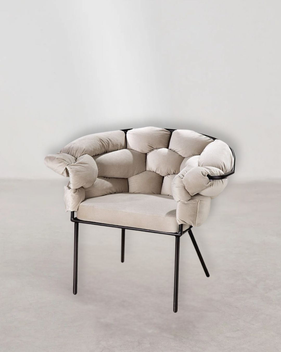 "Connect" Stuhl/Sessel aus Metall und Textil in Beige mit modernem Design.