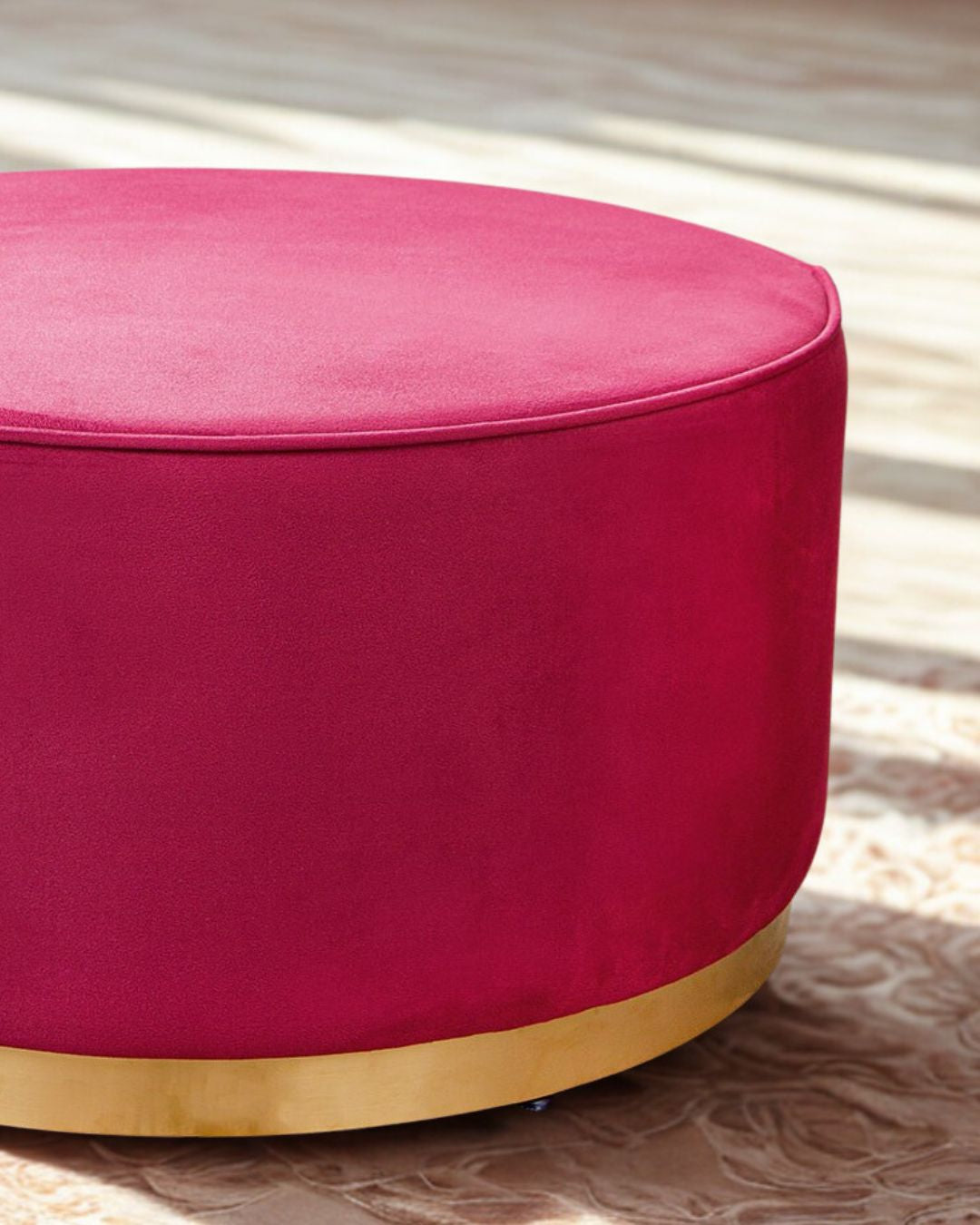 Moderner roter Hocker, Wohnzimmermöbel