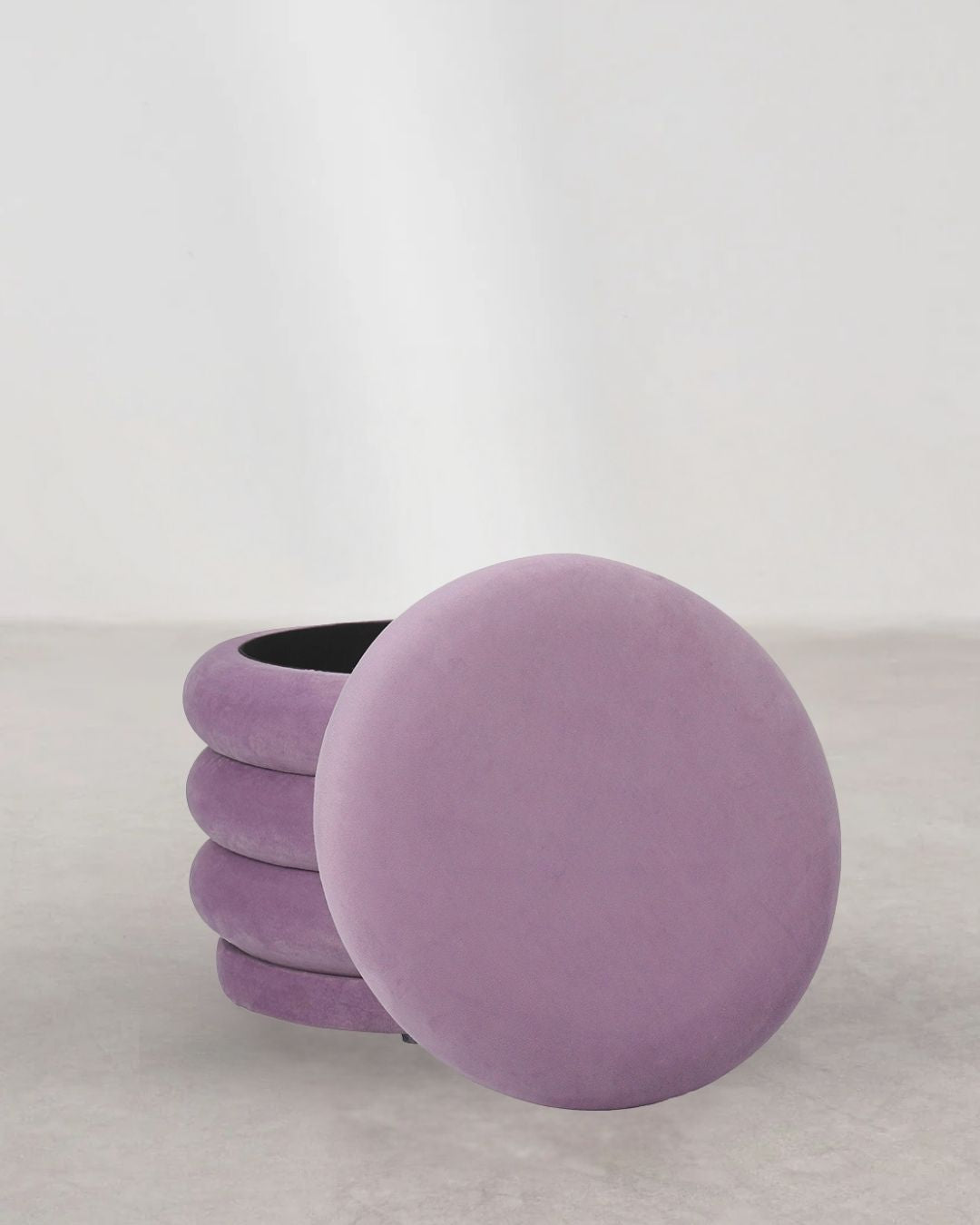 Moderner Polsterhocker in Lila