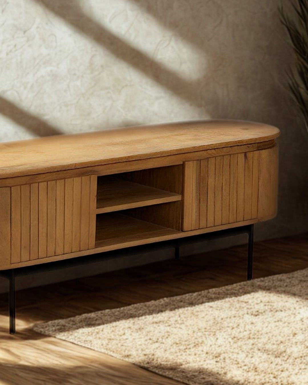 TV Lowboard aus massivem Mangoholz