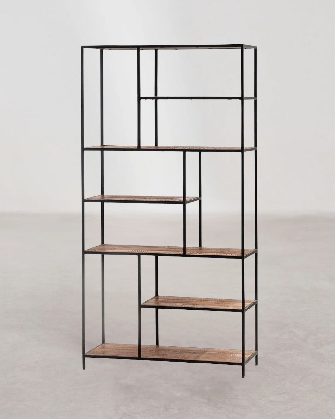 Industrielles Metallregal „Seville“ in Braun mit robustem Design.