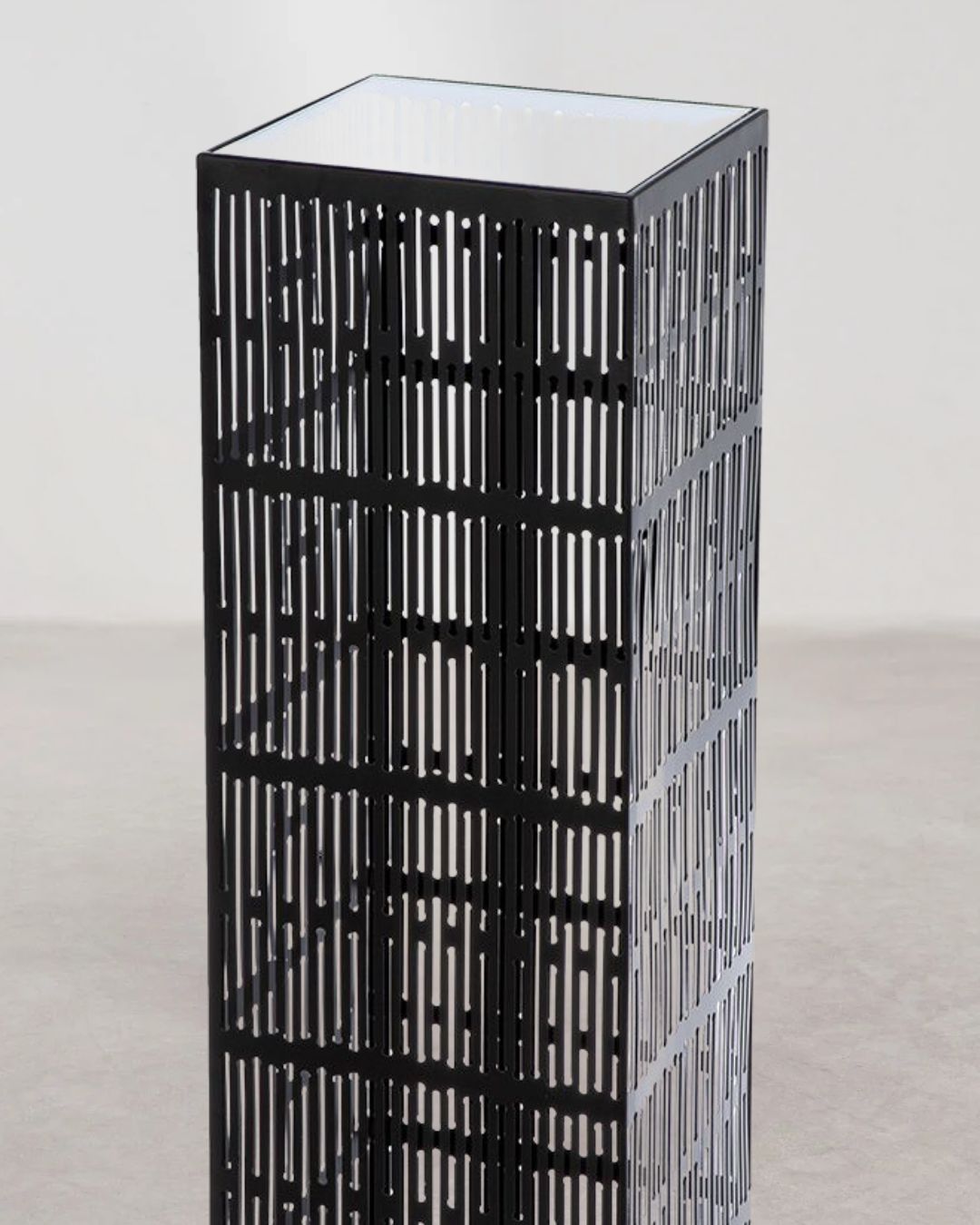 Elegante Dekosäule für Pflanzen und Skulpturen