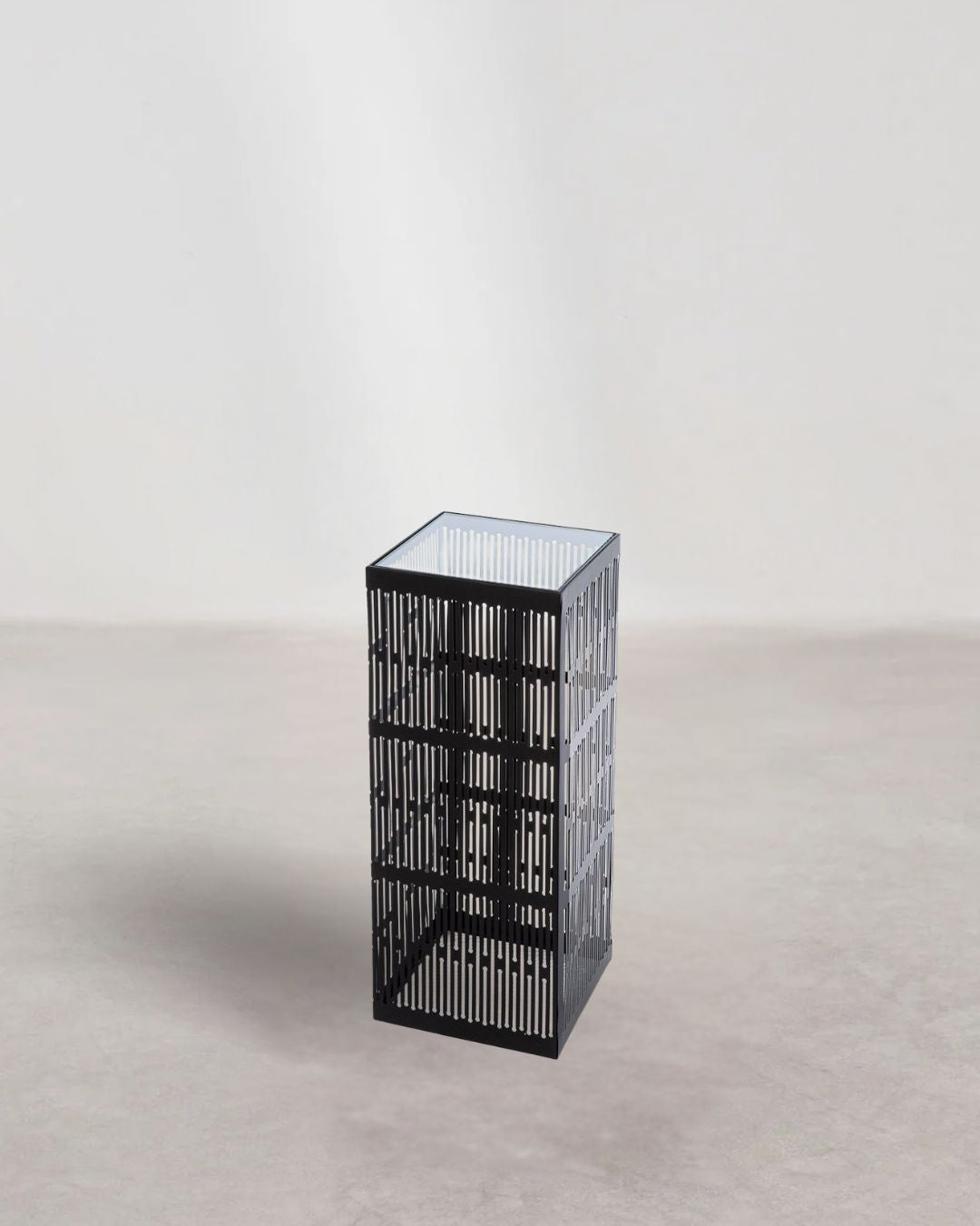 Minimalistische Deko-Säule für stilvolle Wohnräume