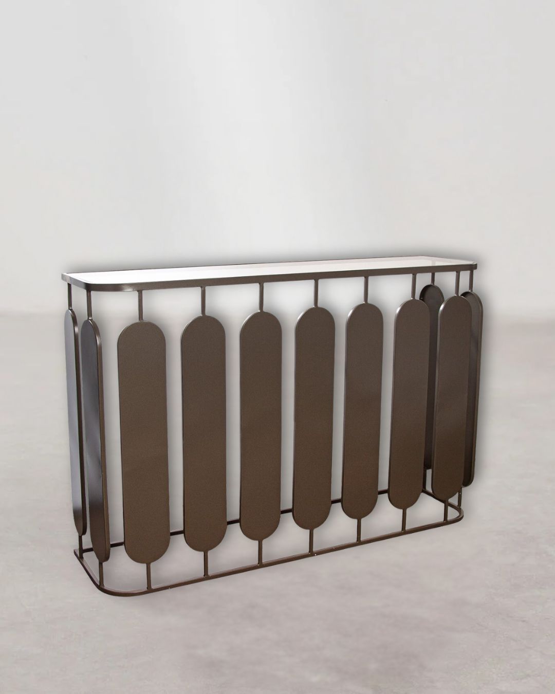 Anthrazitfarbenes Sideboard aus Metall mit modernem Design.