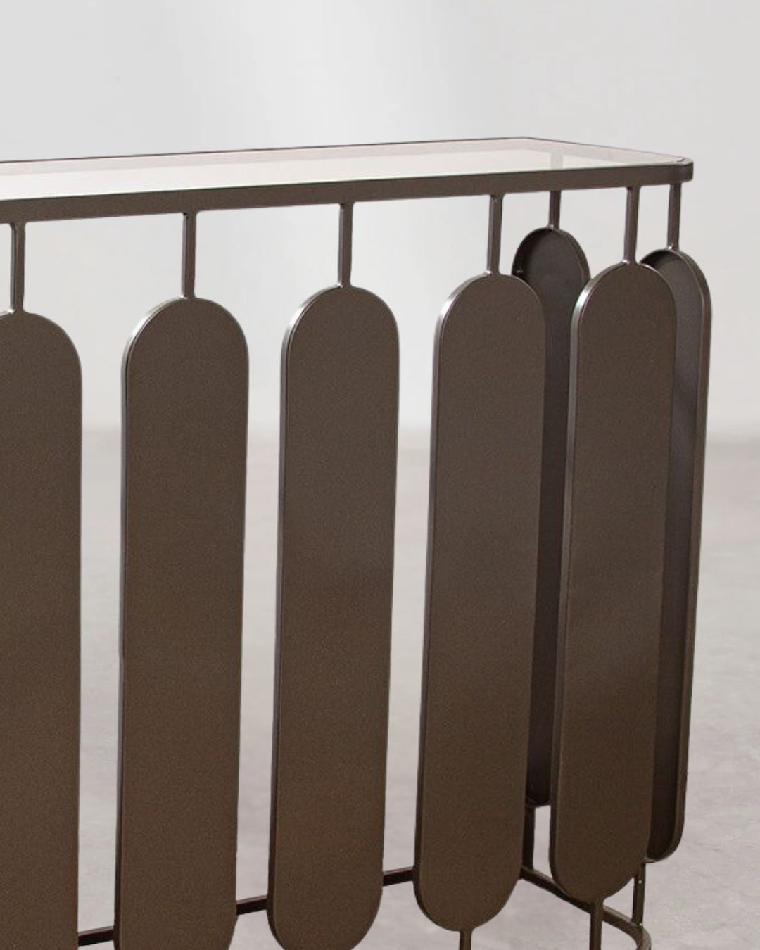 Elegantes Metall-Sideboard – perfekt für Wohn- und Arbeitsräume.