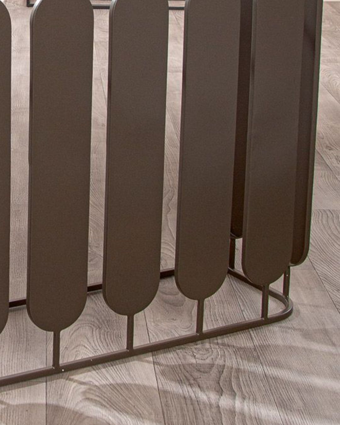 Stilvolles Sideboard aus Metall – minimalistisches Design für jedes Zuhause.