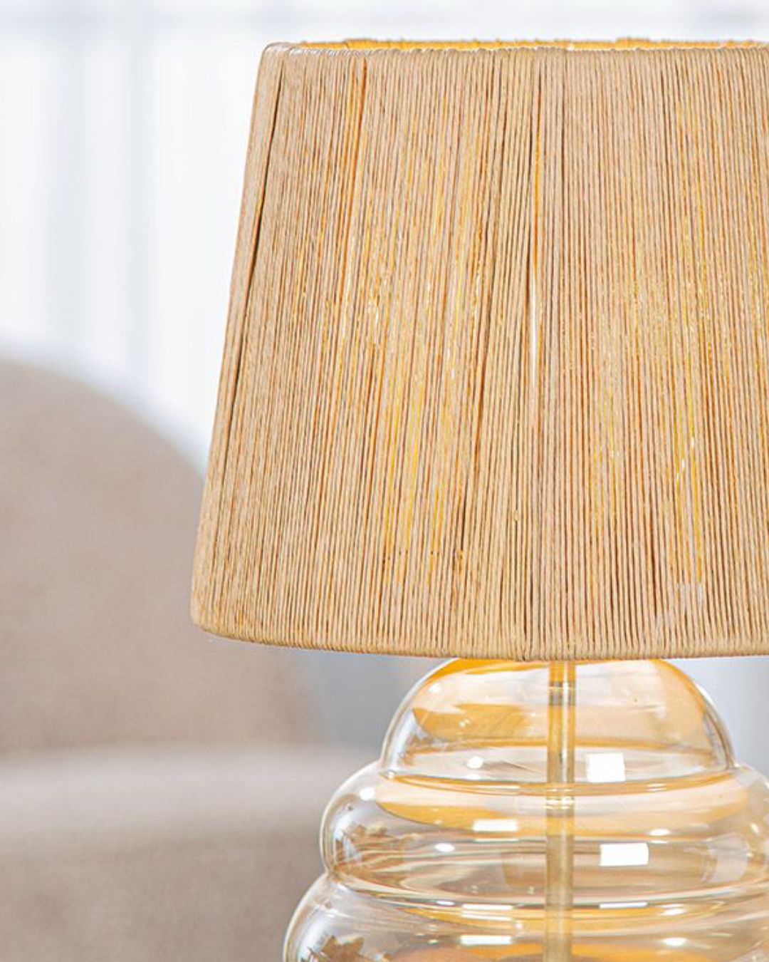 Einzigartige Designlampe mit organischer Form – perfekt für gemütliche Wohnräume.