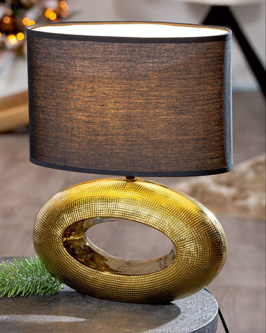 Luxuriöse Tischlampe als stilvolle Beleuchtung für Wohn- und Schlafzimmer.