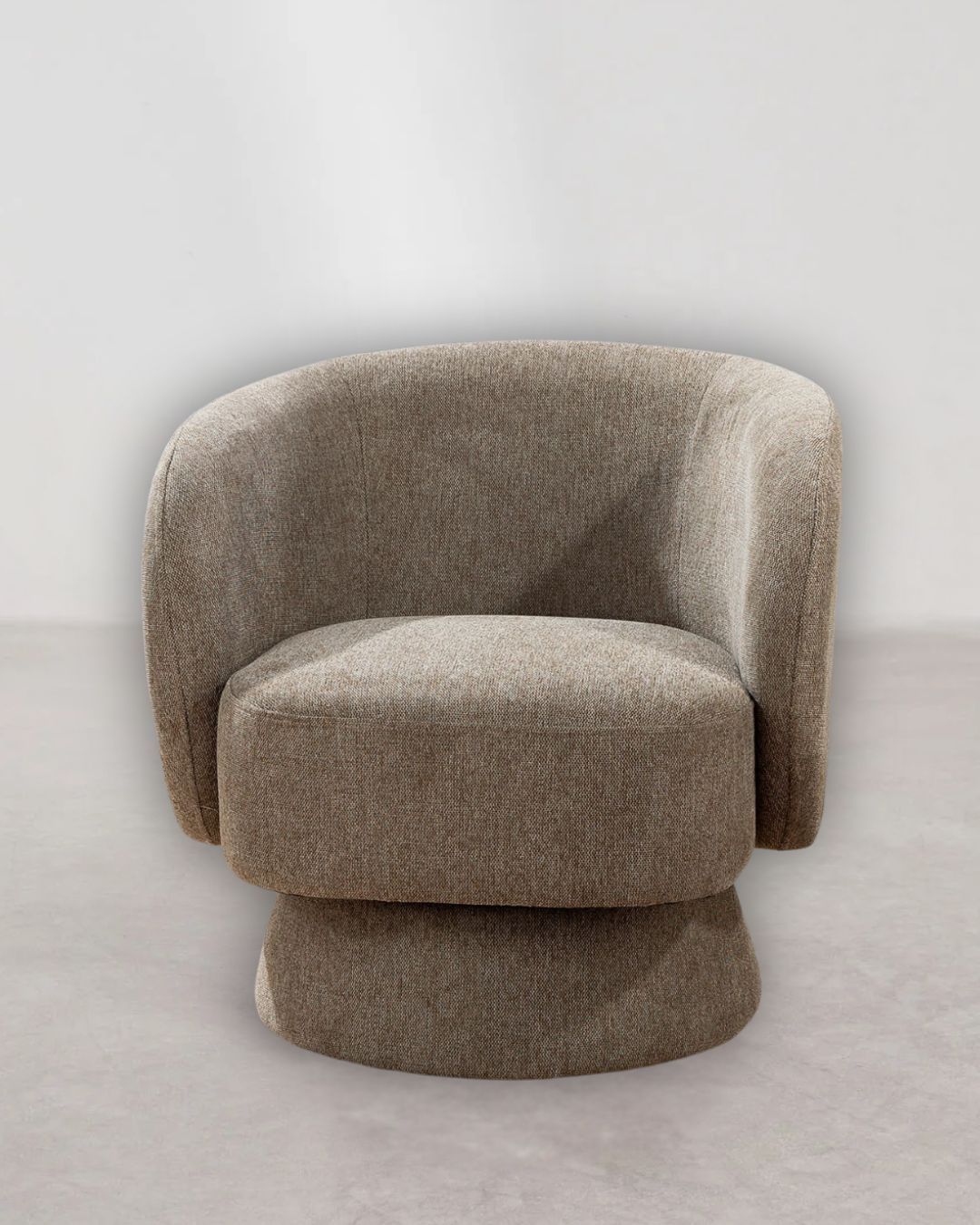 "Rotunda" Sessel aus Holz und Stoff in elegantem Grau mit modernem Design.