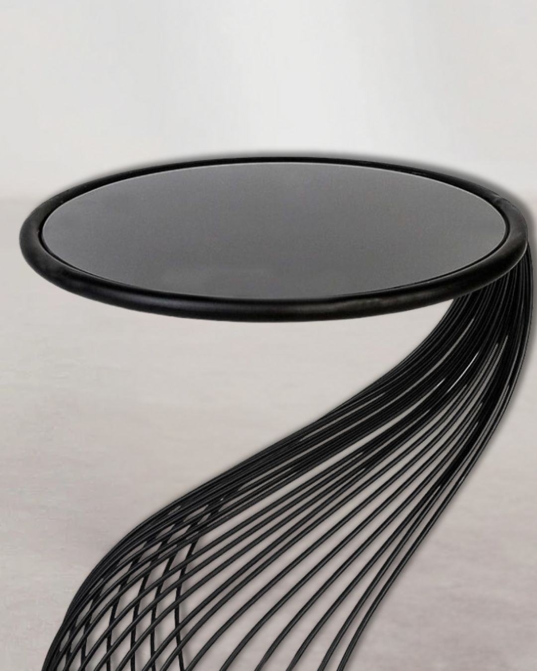 Moderner Glas-Beistelltisch – perfekt für Wohn- und Schlafzimmer.