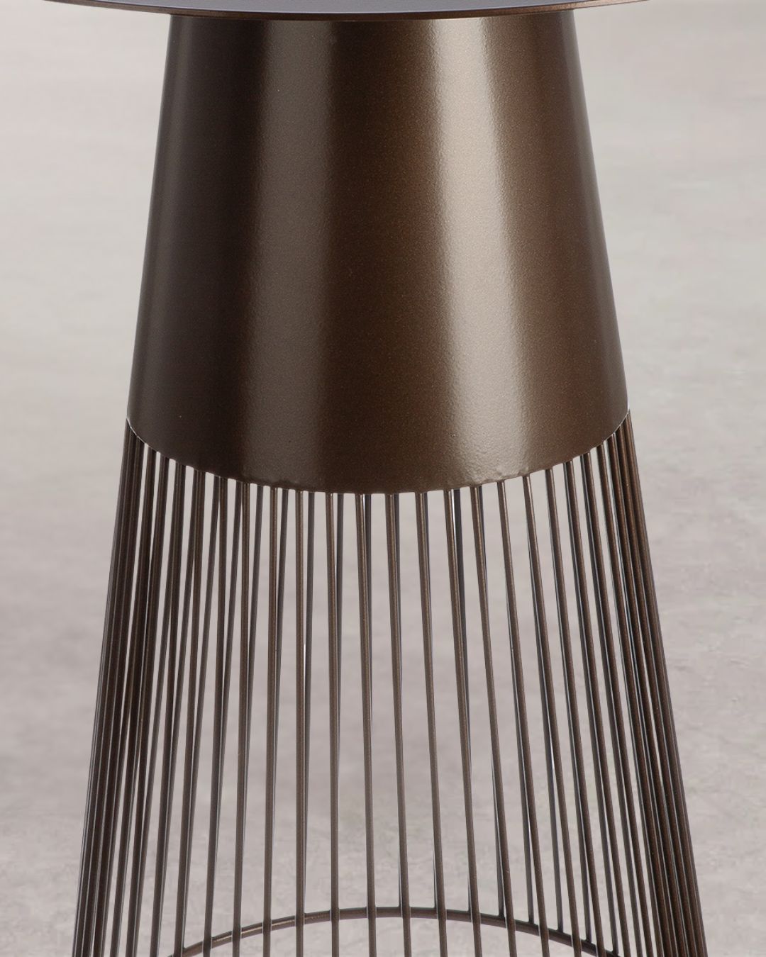 Minimalistischer Tisch aus Metall, dunkelbraun, matt, für Wohnzimmer