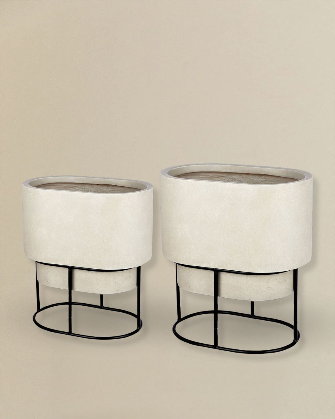 Set aus 2 ovalen Pflanzgefäßen in Beige aus Fiberglas & Magnesia