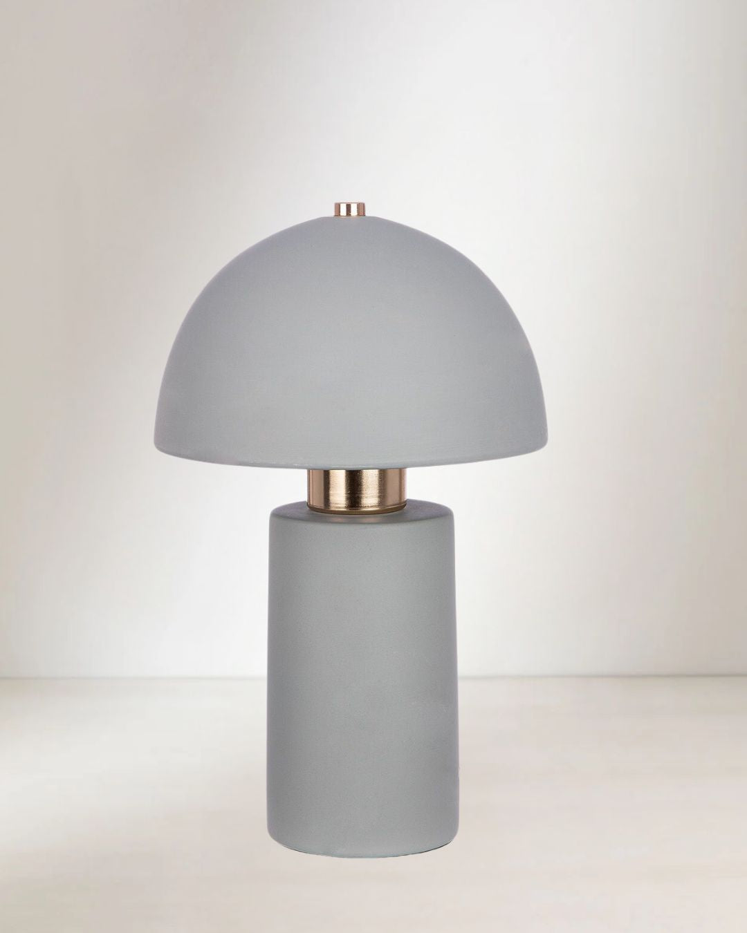 Graue Pilz-Tischlampe aus Keramik mit modernem Design.