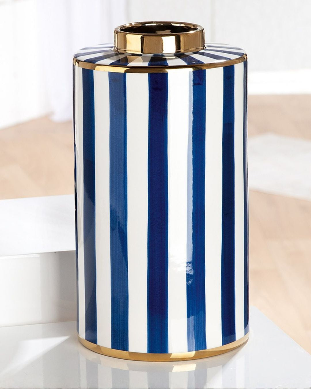 Keramikvase mit glatter Oberfläche
