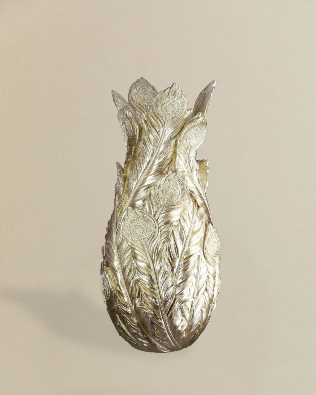 Goldene Vase aus Kunstharz mit Pfauenfeder-Motiv