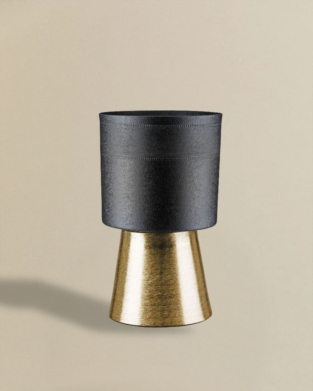 Zylindrischer Pflanztopf aus Aluminium in Schwarz & Gold